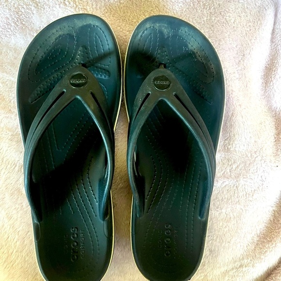 CROCS black with white trim Flip Flops - Picture 4 of 6